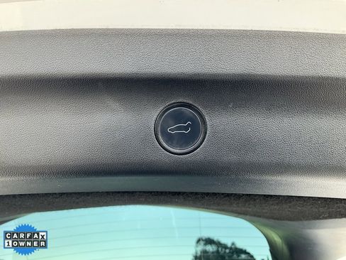 Used 2022 Tesla Model Y Performance image 10