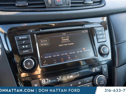 Used 2018 Nissan Rogue SV image 9