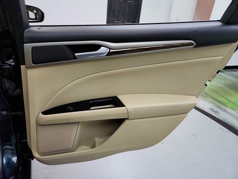 Used 2014 Ford Fusion Energi SE image 29