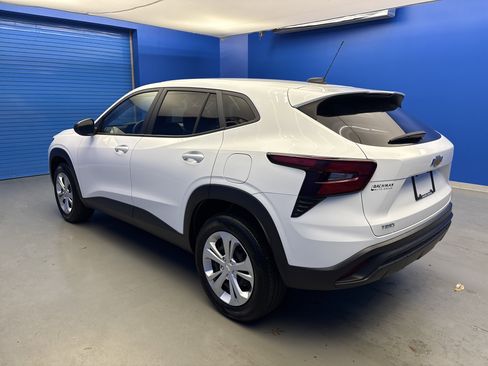 Used 2024 Chevrolet Trax LS image 5