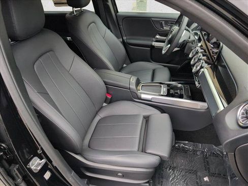 Used 2026 Mercedes-Benz GLB 250 4MATIC image 24