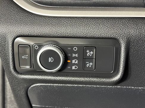 Used 2020 Ford Explorer XLT w/ Equipment Group 202A AWD/4WD image 14