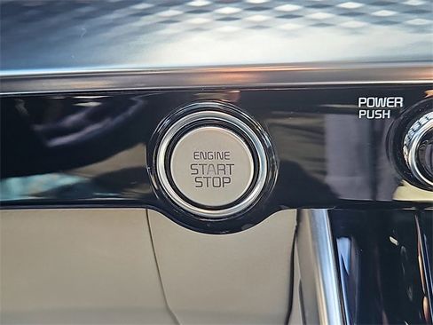 Certified 2024 Kia Carnival SX Prestige image 28