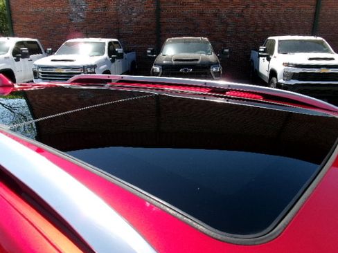 Used 2024 Chevrolet Equinox Premier image 10