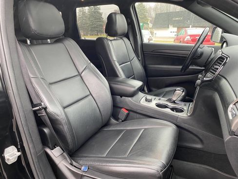 Used 2020 Jeep Grand Cherokee Laredo w/ Quick Order Package 2BN North image 17