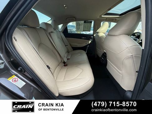 Used 2019 Toyota Avalon Limited image 30