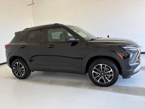 Used 2024 Chevrolet TrailBlazer LT w/ LT Cold Weather Package AWD/4WD image 1