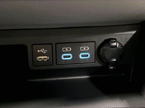 Used 2022 Toyota Highlander XLE AWD/4WD image 34