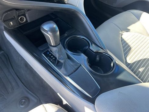 Used 2020 Toyota Camry SE image 23