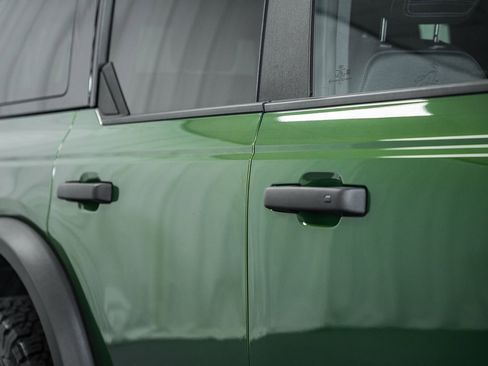 Used 2025 Ford Bronco Badlands image 13