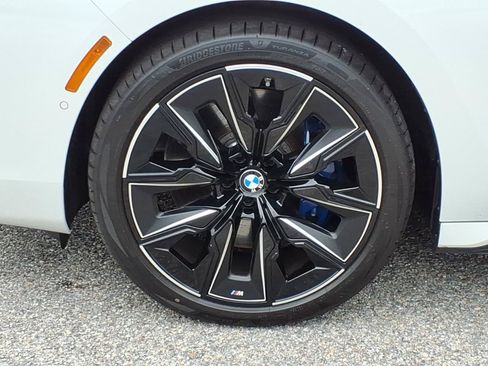 Used 2025 BMW 760i xDrive w/ Executive Package AWD/4WD image 4