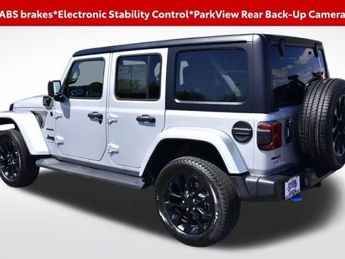 Used 2023 Jeep Wrangler Unlimited Sahara w/ Cold Weather Group AWD/4WD image 5