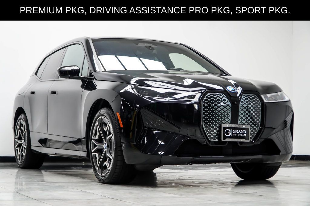 Used 2024 BMW iX xDrive50 w/ Premium Package AWD/4WD image 4