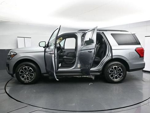 Used 2024 Ford Expedition XLT AWD/4WD image 40