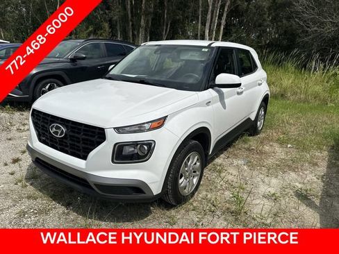 Used 2022 Hyundai Venue SE FWD image 3