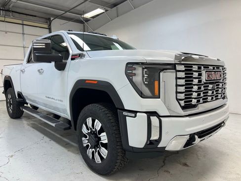 New 2026 GMC Sierra 2500 Denali w/ Denali Reserve Package AWD/4WD image 7