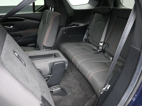 Used 2025 Honda Pilot Sport image 16
