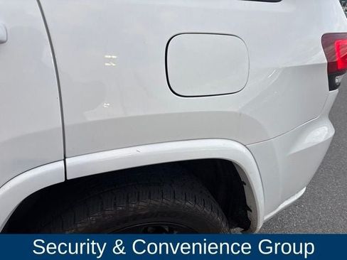 Used 2018 Jeep Grand Cherokee Altitude AWD/4WD image 10