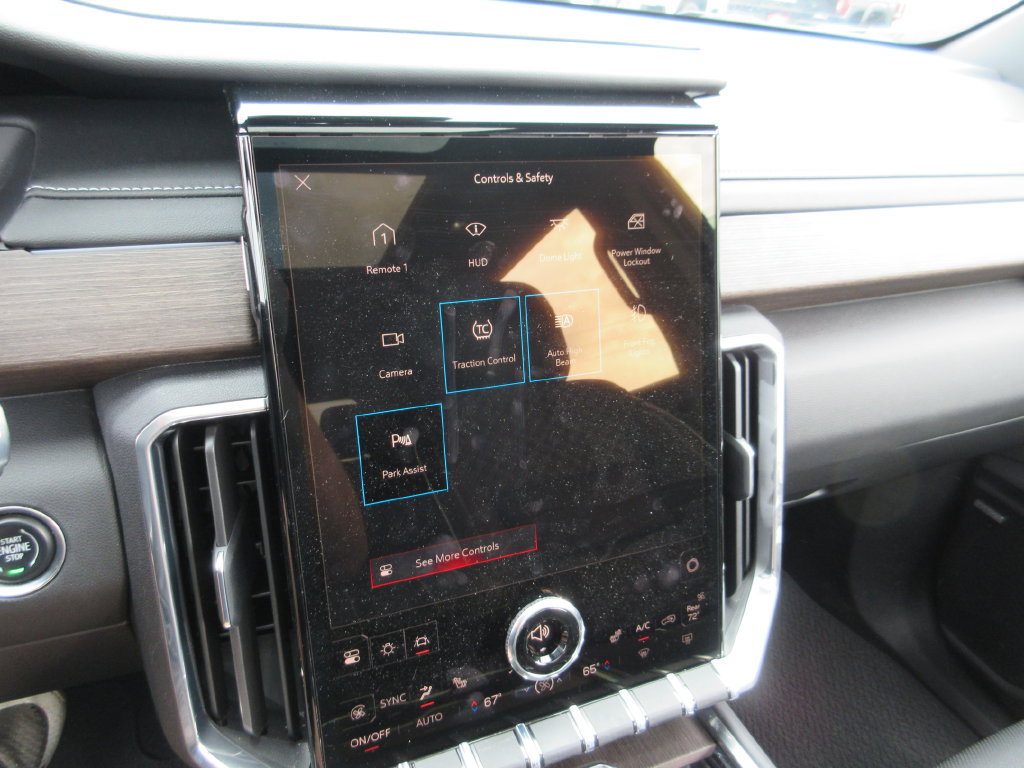Certified 2025 GMC Acadia Denali AWD/4WD image 30