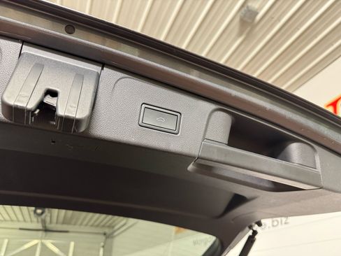 Used 2023 Volkswagen Atlas SE image 34