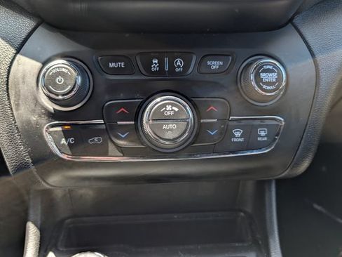 Used 2020 Jeep Cherokee High Altitude AWD/4WD image 23