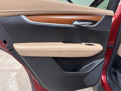 Used 2018 Cadillac XT5 Platinum w/ Driver Assist Package image 29