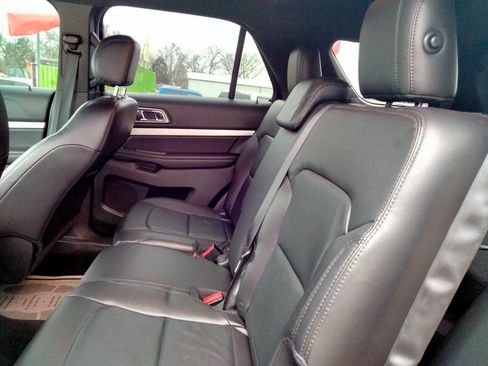 Used 2017 Ford Explorer XLT w/ Equipment Group 202A image 12