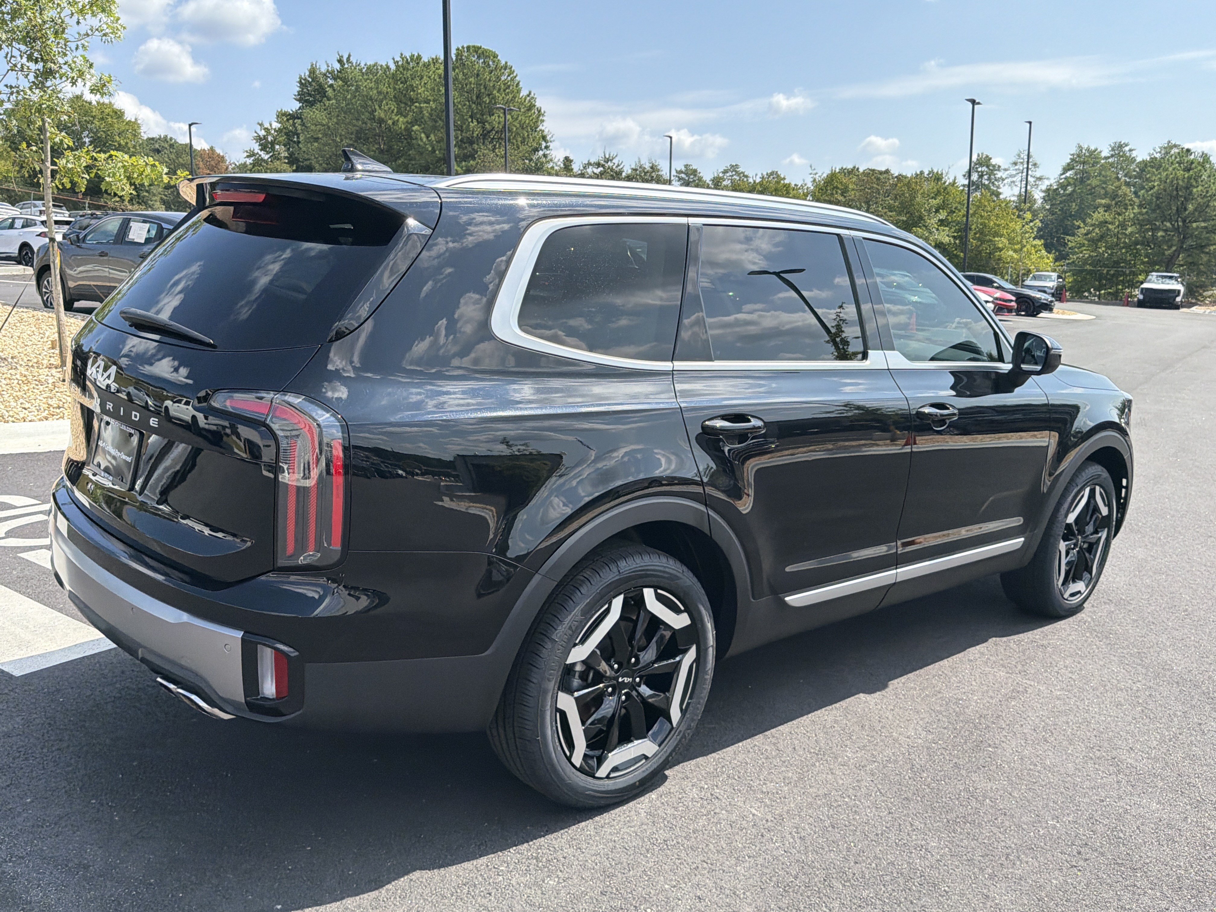 Used 2025 Kia Telluride EX w/ EX Captain's Chair Package FWD image 7