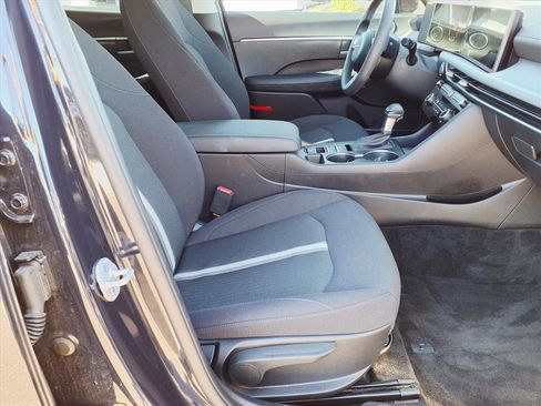 Certified 2025 Hyundai Sonata SE image 11