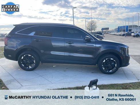 Used 2025 Kia Sorento S image 18