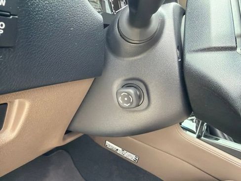 Used 2023 Lexus GX 460 Luxury w/ Accessory Package AWD/4WD image 40