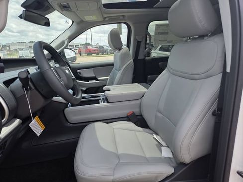 New 2026 Ford Expedition Active RWD image 9