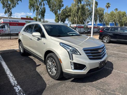 Used 2017 Cadillac XT5 Luxury FWD image 3
