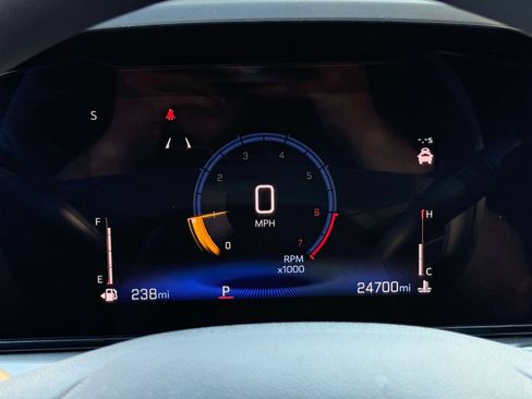 Used 2025 Chevrolet Trax LT FWD image 35