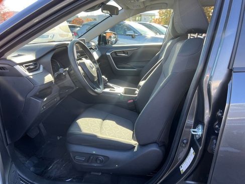 Used 2025 Toyota RAV4 XLE image 36