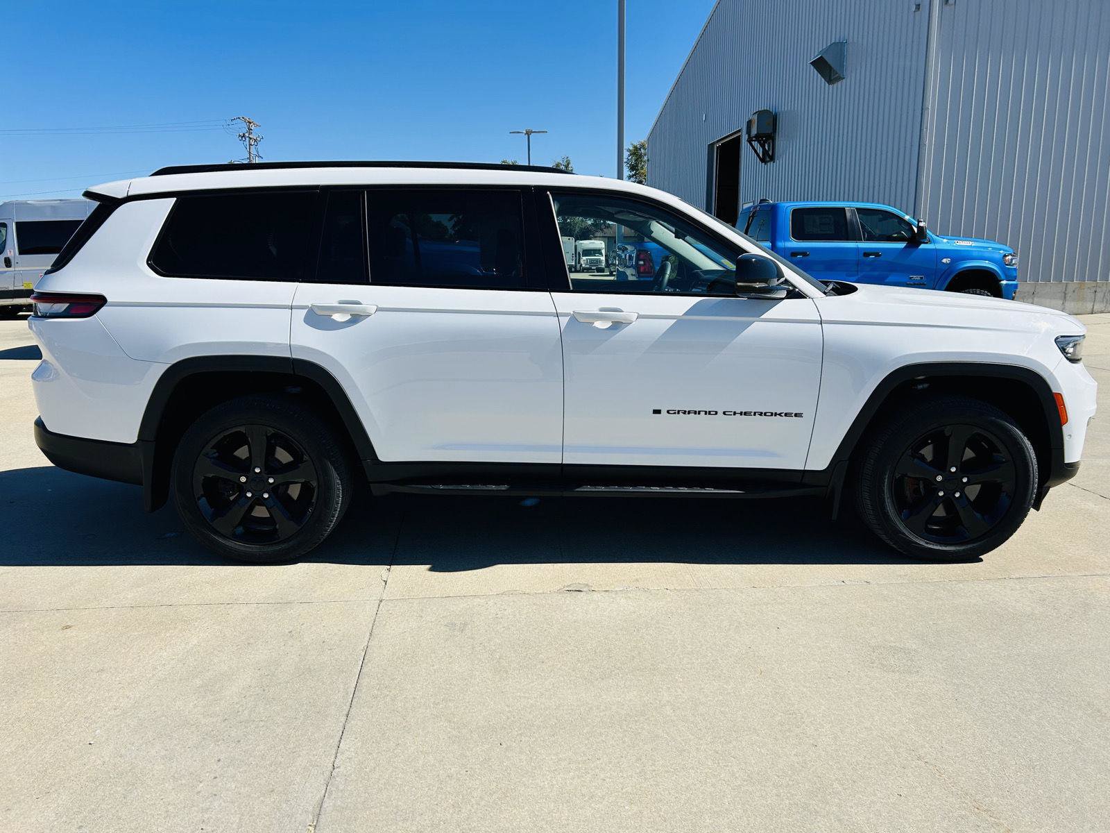 Used 2023 Jeep Grand Cherokee L Limited w/ Luxury Tech Group II AWD/4WD image 46
