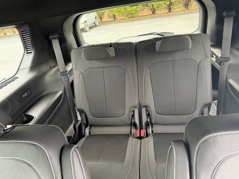 New 2026 Jeep Grand Cherokee L Laredo image 11