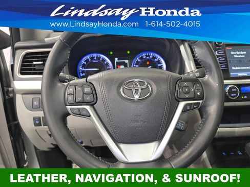 Used 2018 Toyota Highlander XLE AWD/4WD image 16