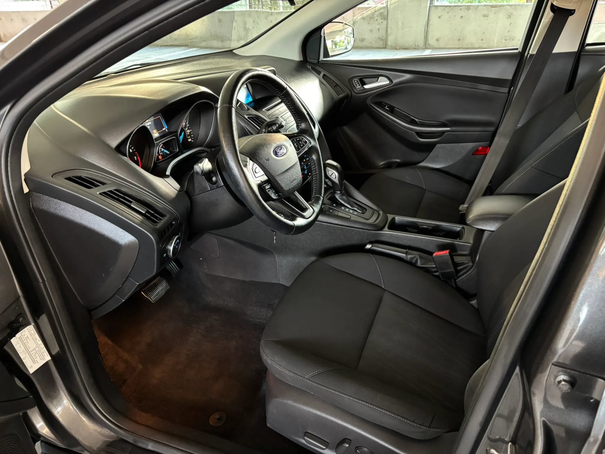 Used 2016 Ford Focus SE w/ SE Cold Weather Package FWD image 15