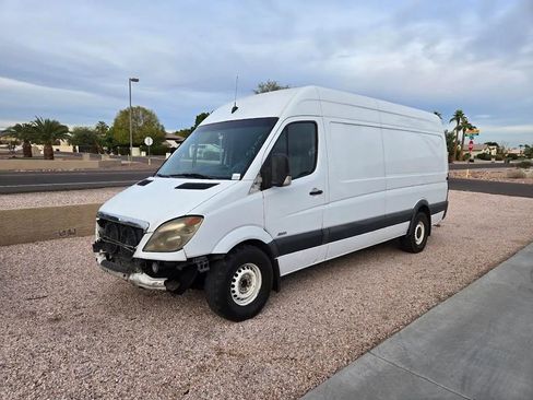 Used 2007 Freightliner Sprinter 2500 RWD image 1