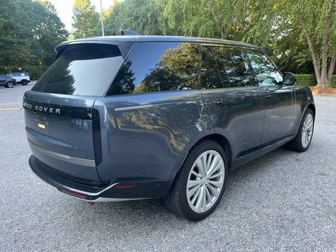 Used 2025 Land Rover Range Rover SE AWD/4WD image 9
