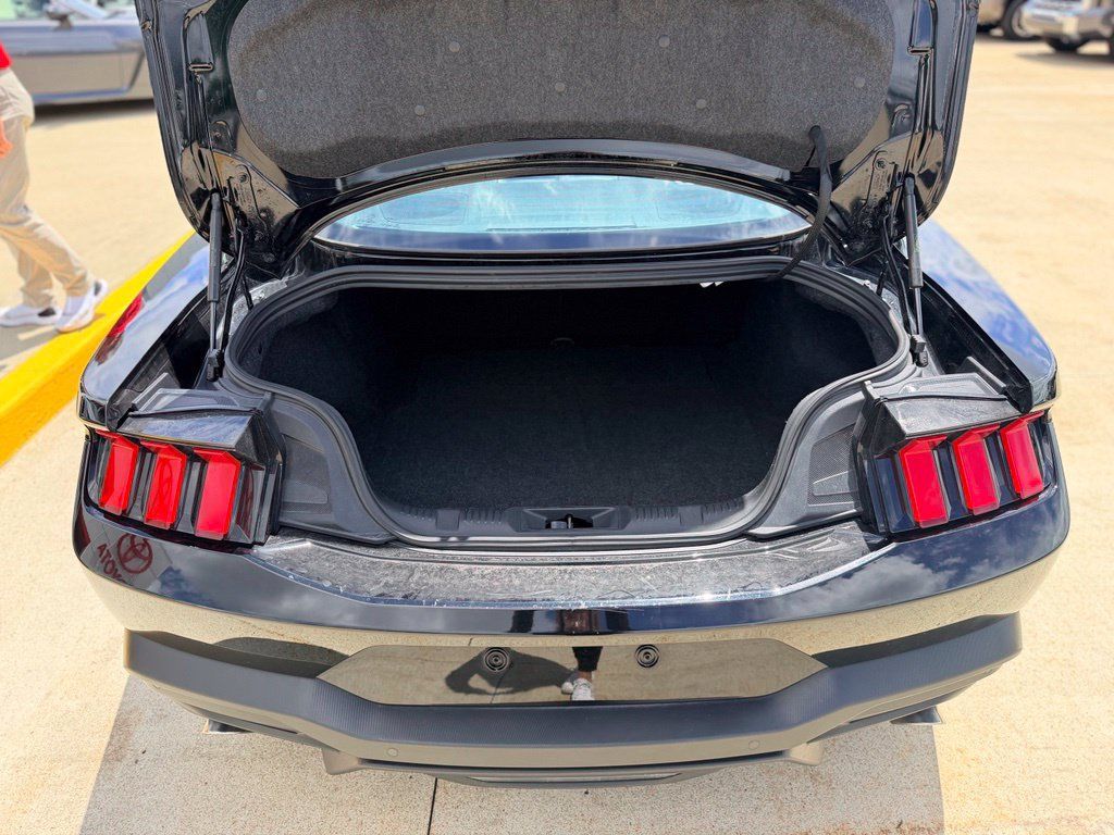 Used 2025 Ford Mustang Premium RWD image 23
