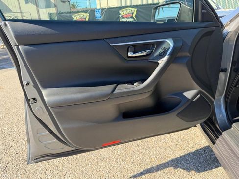 Used 2016 Nissan Altima 2.5 SV image 15