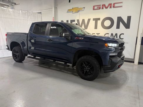 Used 2021 Chevrolet Silverado 1500 LT Trail Boss w/ Convenience Package II AWD/4WD image 2