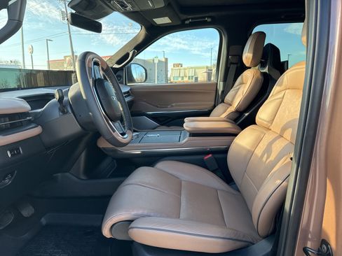 Used 2025 Lincoln Navigator L Black Label image 10