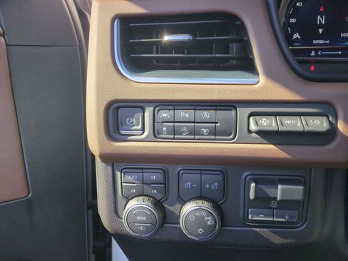 Certified 2024 Chevrolet Suburban High Country image 18