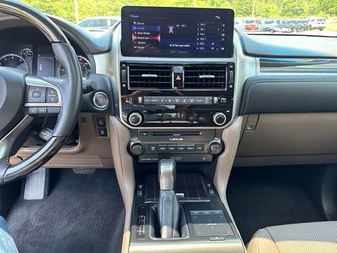 Used 2023 Lexus GX 460 Premium w/ Accessory Package AWD/4WD image 18