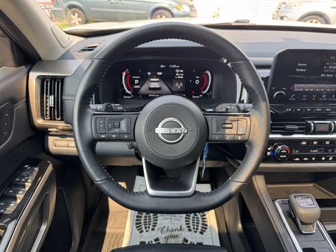 Used 2023 Nissan Pathfinder Platinum w/ Lighting Package (N93) AWD/4WD image 17