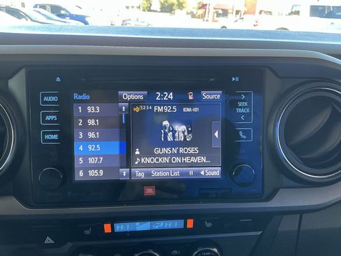 Used 2016 Toyota Tacoma TRD Off-Road image 23