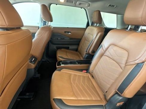 Certified 2024 Nissan Pathfinder Platinum FWD image 26